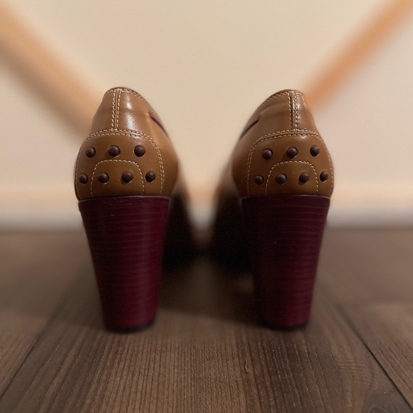 Tod’s Leather Taupe / Camel and Red Trim and Tassel Heels Sz 38.5 - Picture 7 of 7